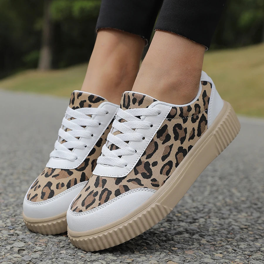 Bequeme und modische orthopädische Turnschuhe