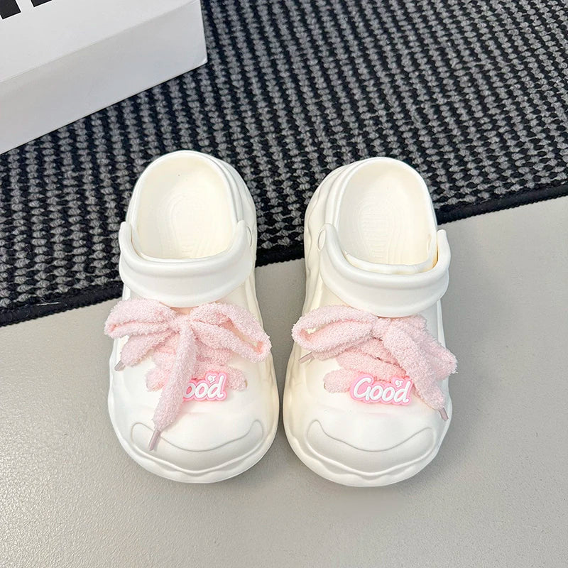Elegante und stützende orthopädische Sandalen