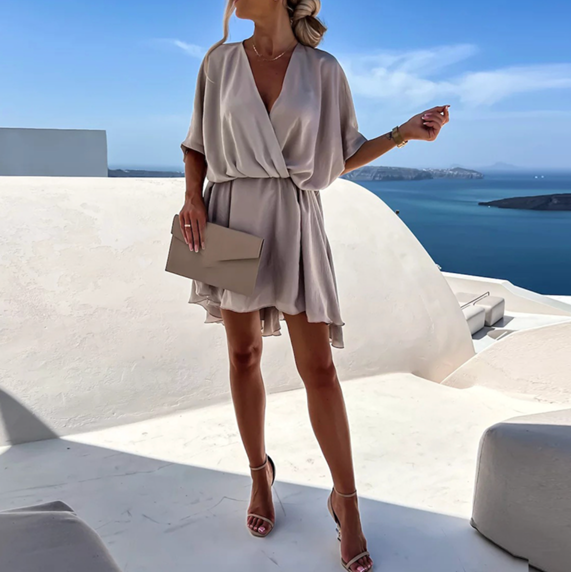 MW | Weites Minikleid mit sommerlichem Stil und modernem Design