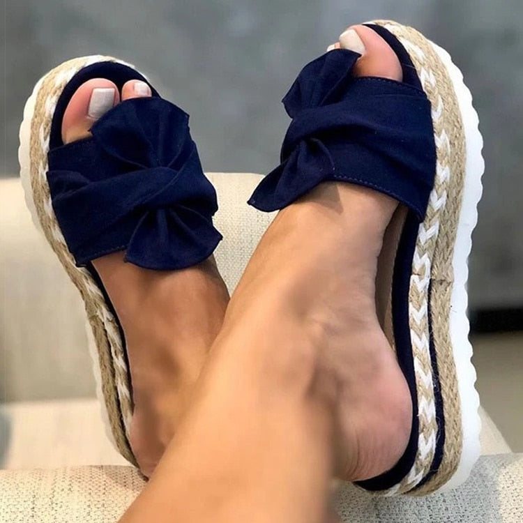MW | | Trendige Sommersandalen mit Schleife