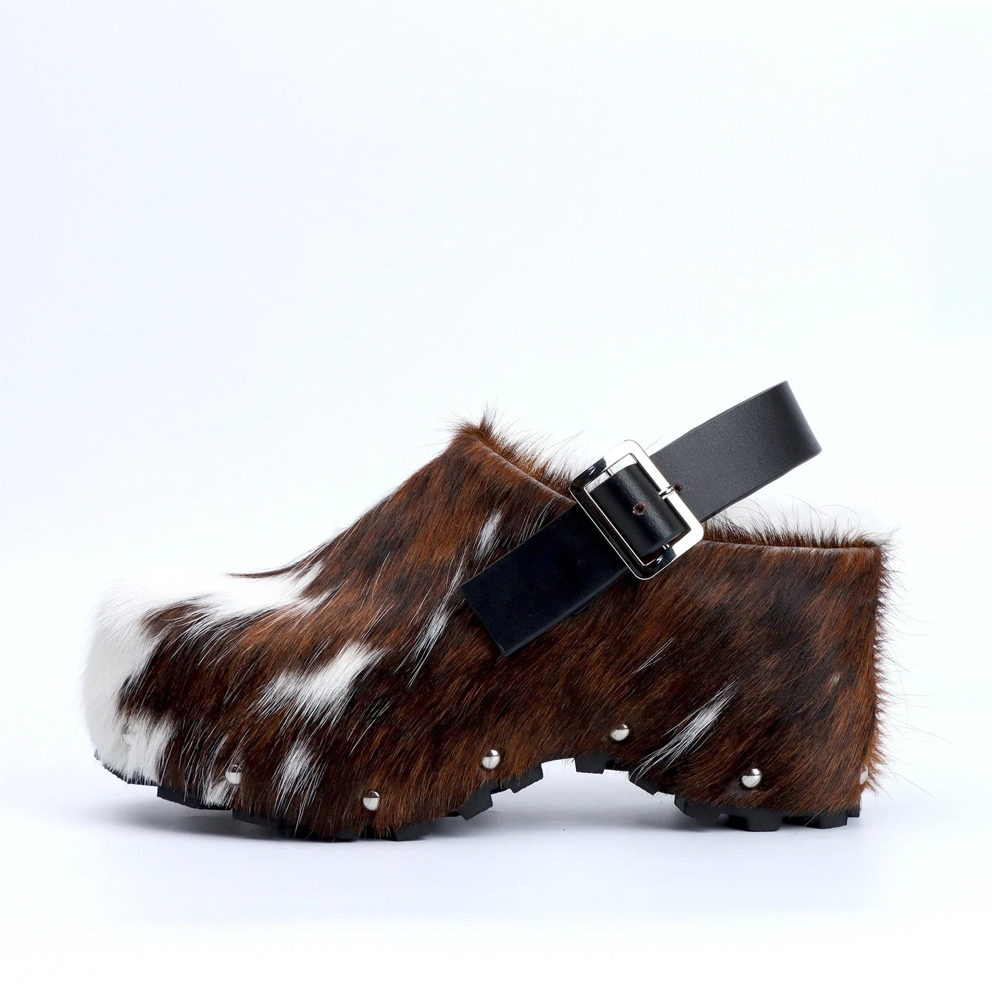 Elegante und stützende orthopädische Sandalen