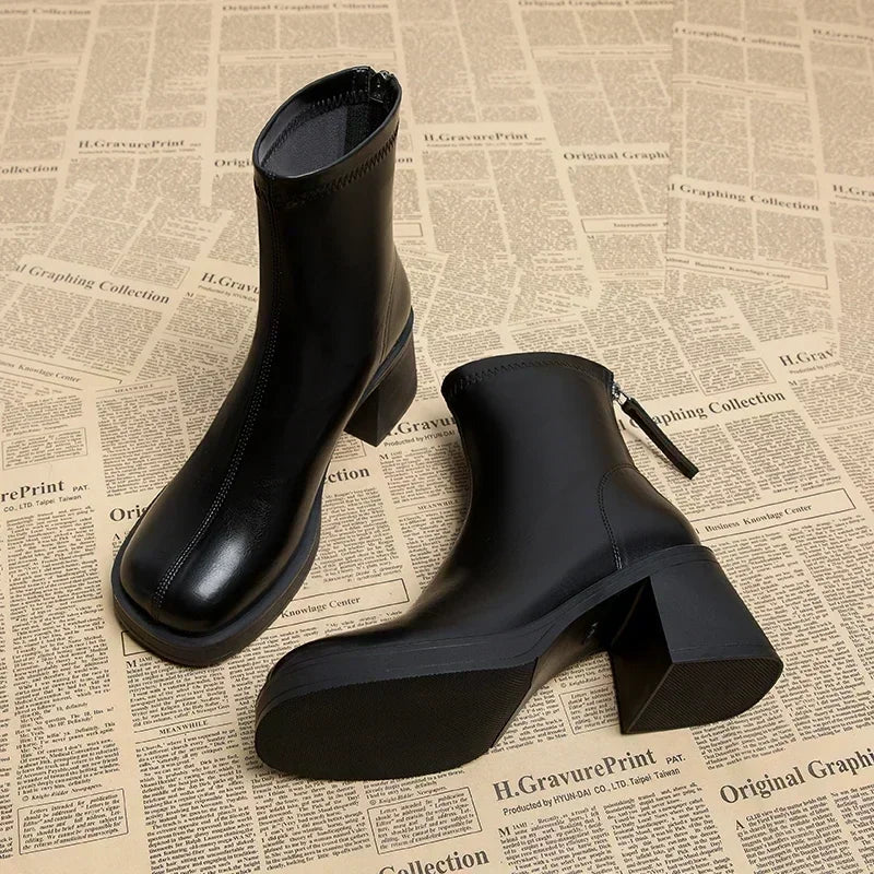 Elegante und stützende orthopädische Stiefel