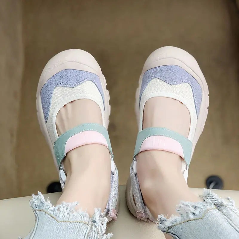 Modische und stützende orthopädische Sandalen