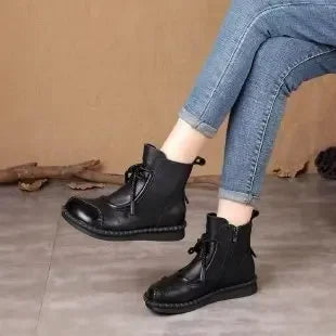 Elegante und stützende orthopädische Stiefel