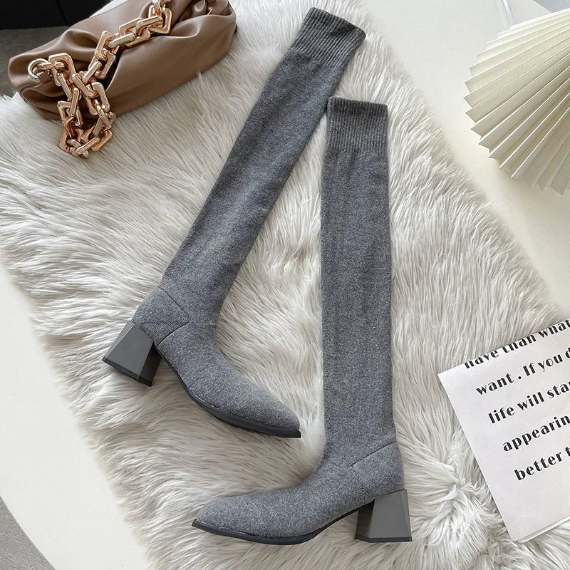 Elegante und stützende orthopädische Absätze