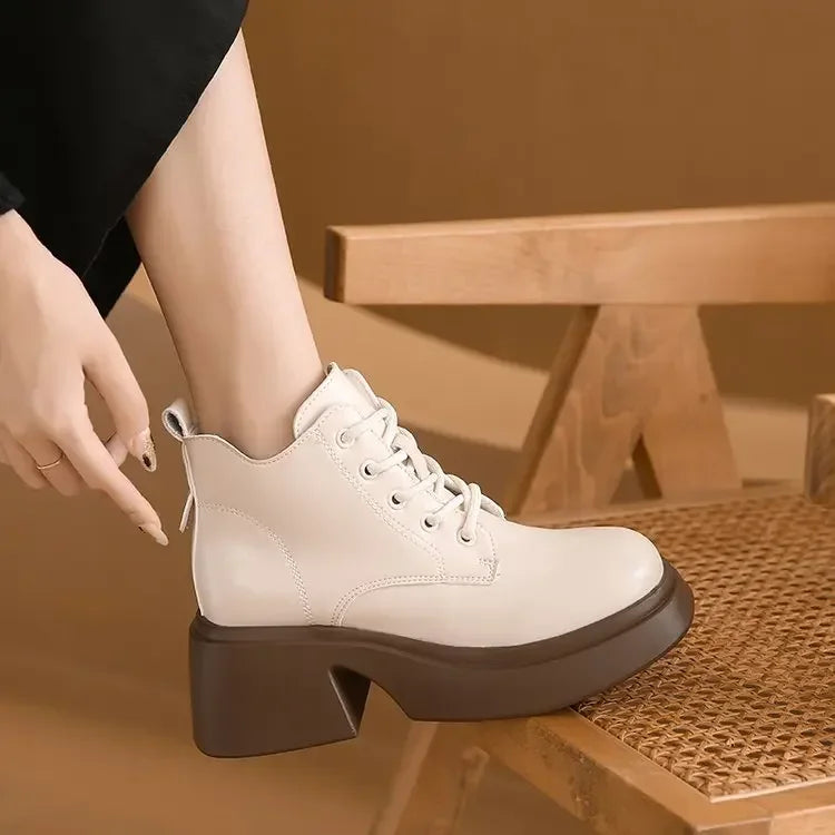 Stützende und stilvolle orthopädische Stiefel