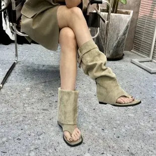 Stützende und stilvolle orthopädische Sandalen
