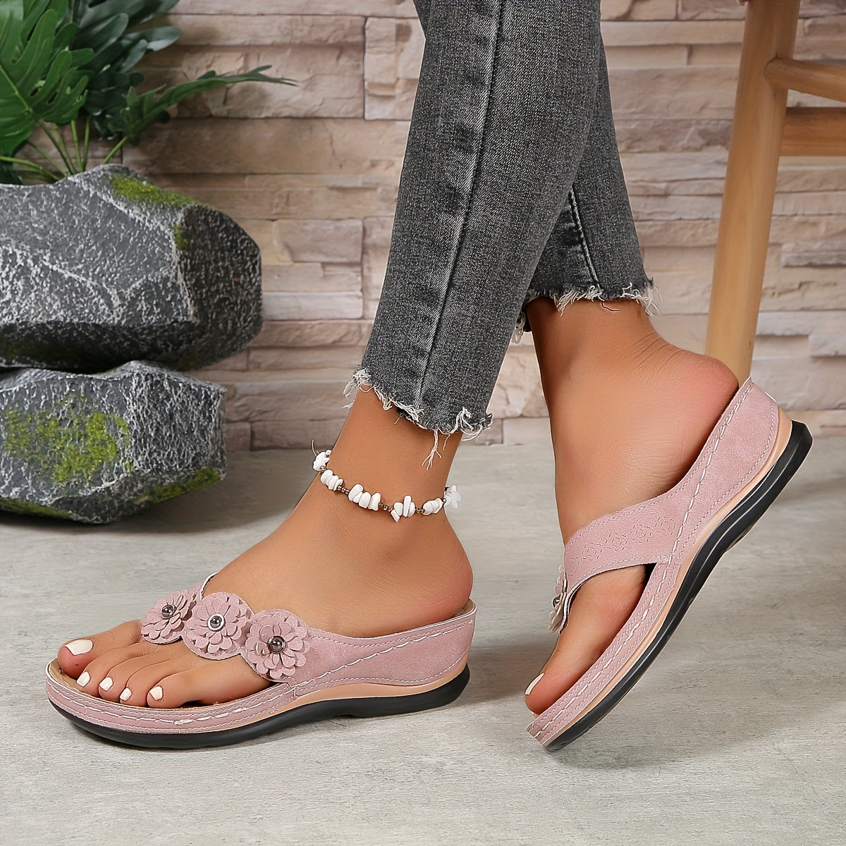 MW | | Elegante und bequeme Sandalen mit floralen Riemchen