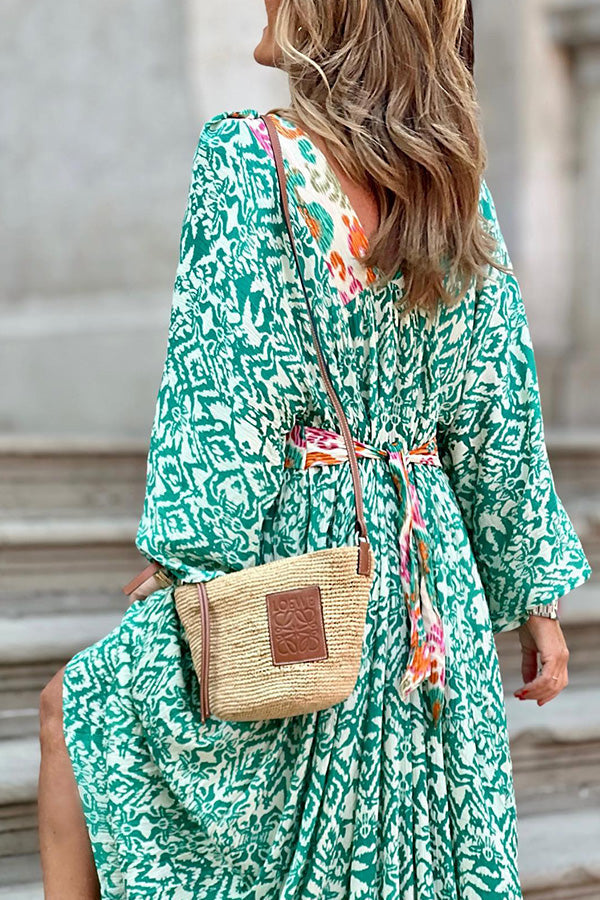MW | Ledell Grünes Maxikleid mit V-Ausschnitt und Totem-Print