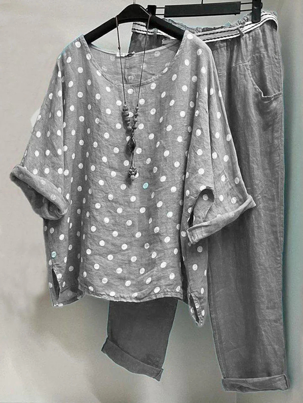 MW | Lässige Bluse mit gepunktetem Rundhalsausschnitt und Hose mit Taschen im 2er-Pack