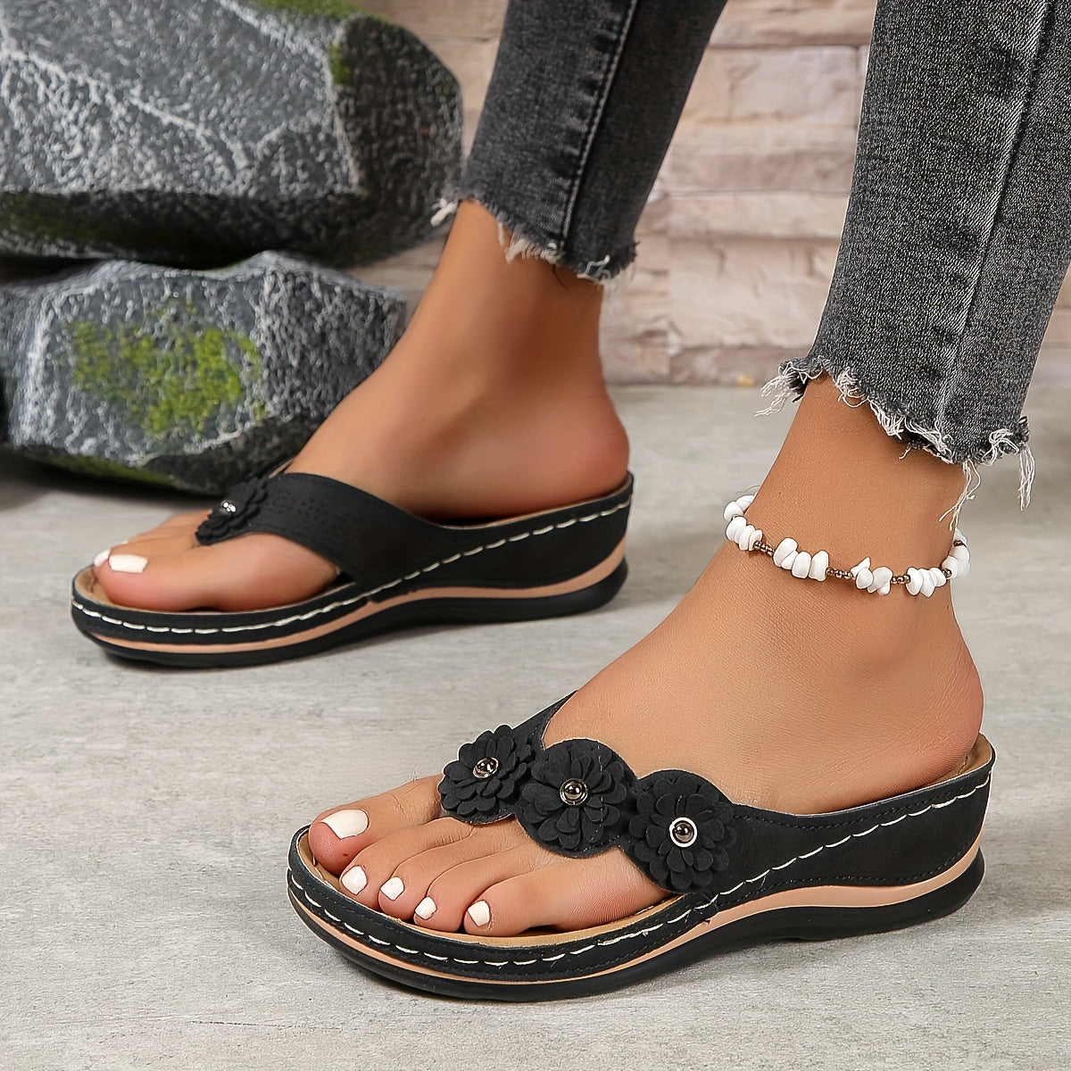 MW | | Elegante und bequeme Sandalen mit floralen Riemchen