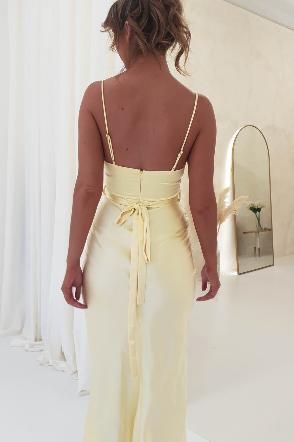 MW | Elegantes Midi-Abendkleid mit schmalen Trägern und trendigem Korsettdesign