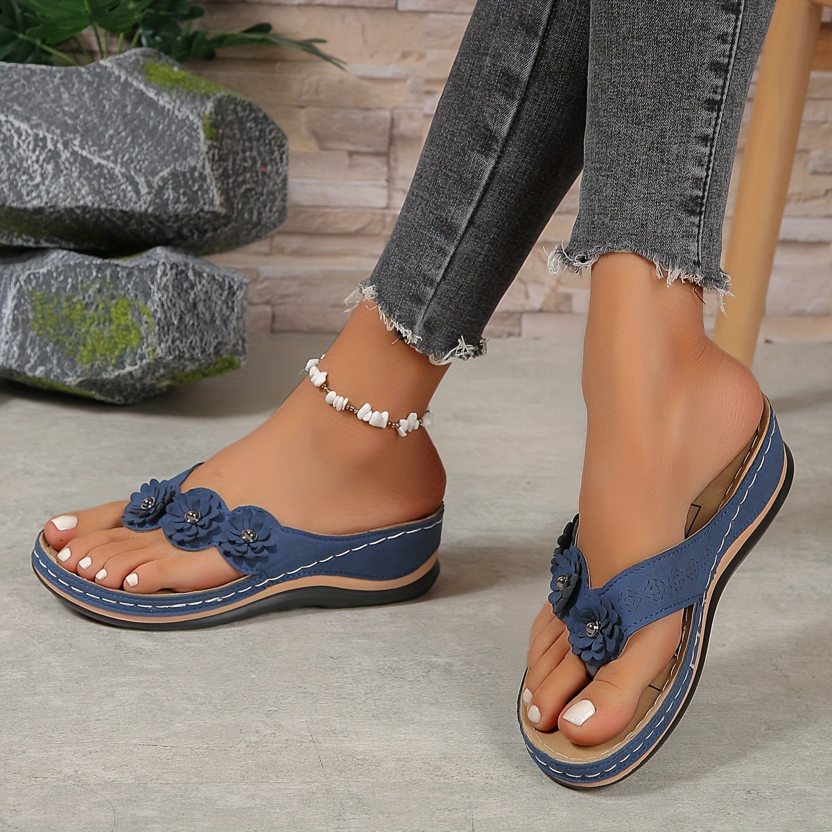 MW | | Elegante und bequeme Sandalen mit floralen Riemchen