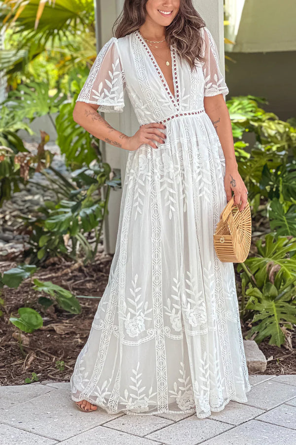MW | WEISSES MAXIKLEID MIT ÖSEN AUS SPITZE