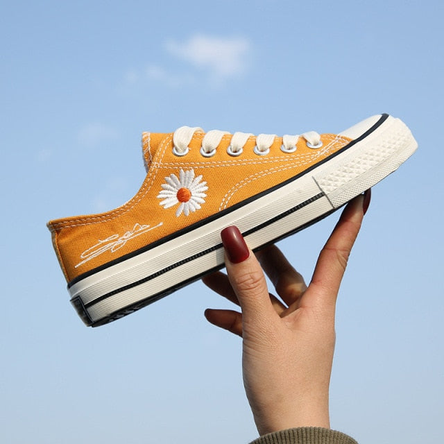 MW | Low Cut mit Blumendruck Sneakers