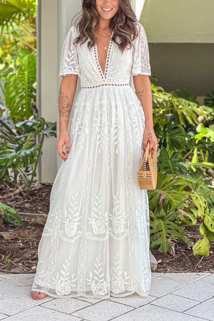 MW | WEISSES MAXIKLEID MIT ÖSEN AUS SPITZE