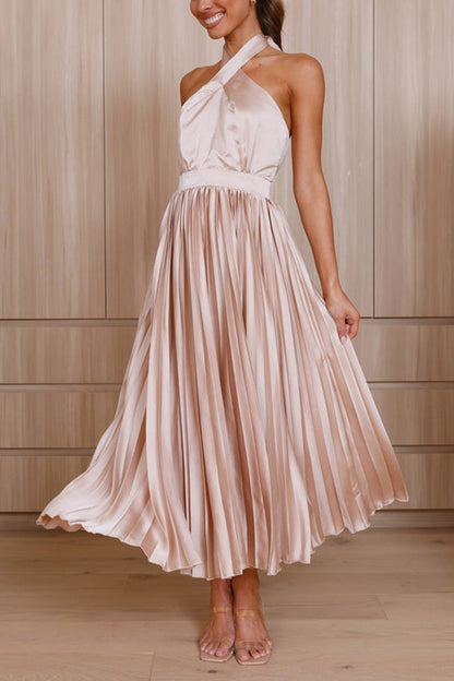 MW | Beaming Smile Satin Neckholder Plissee Midikleid