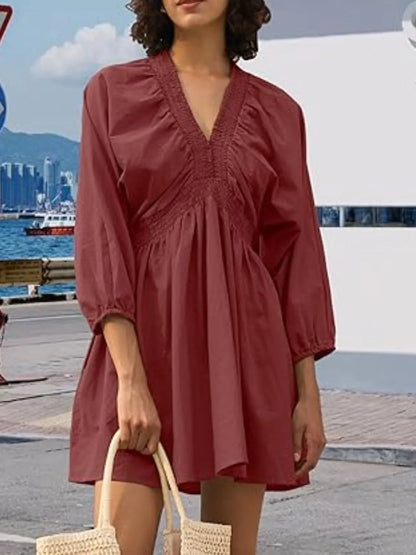 MW | Texturiertes Minikleid mit V-Ausschnitt