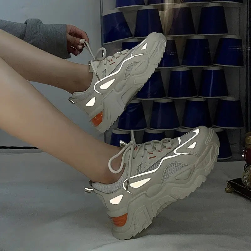 MW | GEOMETRISCHE ATMUNGSAKTIVE TURNSCHUHE