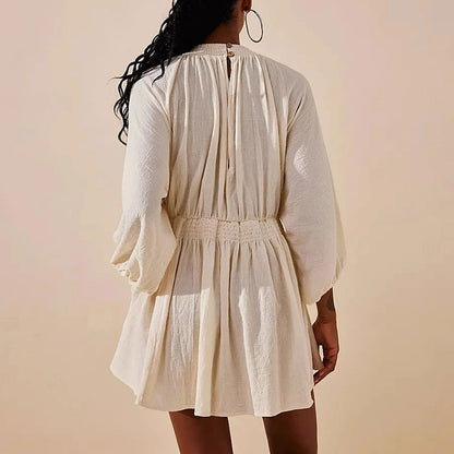MW | Schickes Minikleid mit tiefem V-Ausschnitt für mühelose Eleganz