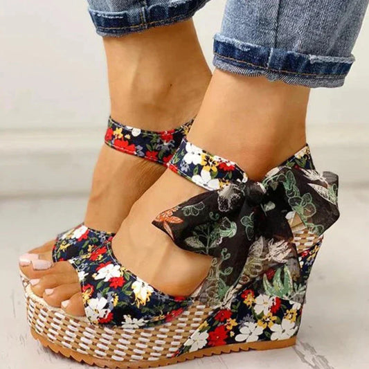 MW | | Sandalen mit Keilabsatz und Blumenmuster