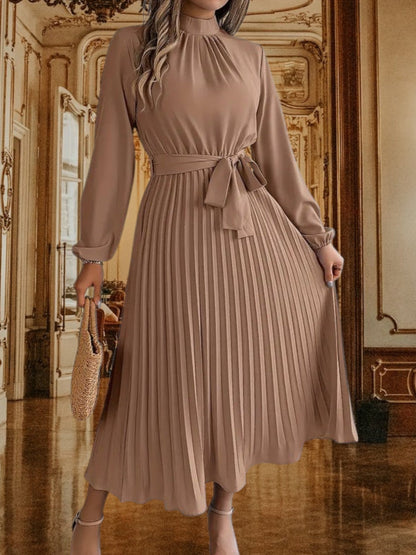 MW | Plissiertes Midikleid mit Taillengürtel und langen Ärmeln