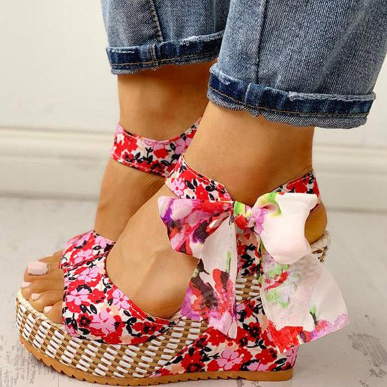 MW | | Sandalen mit Keilabsatz und Blumenmuster