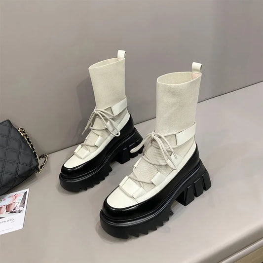 Bequeme und modische orthopädische Stiefel