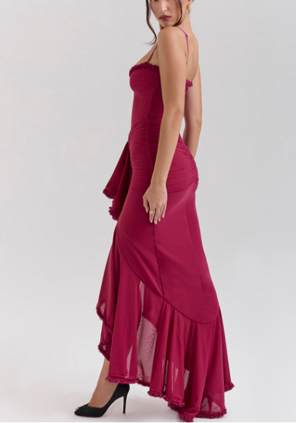 MW | Langes Abendkleid mit schmalen Trägern und asymmetrischem Rock für einen eleganten Auftritt