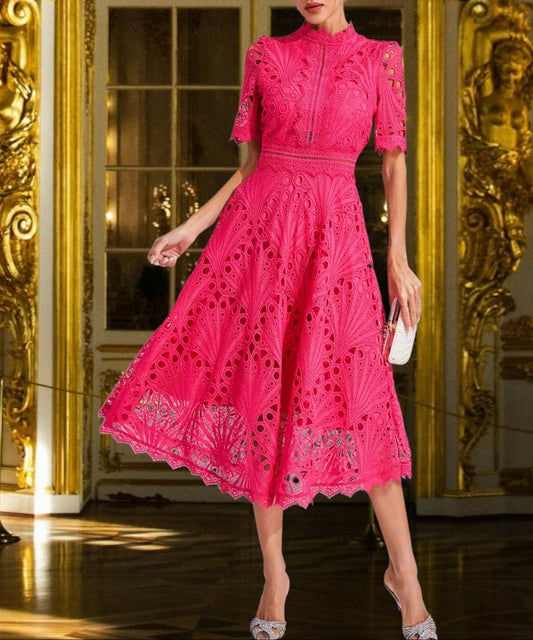 MW | Midikleid aus Spitze mit schmeichelhaftem Rundhalsausschnitt