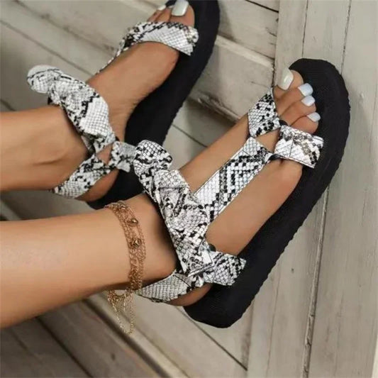 MW | | Flache Sommersandalen mit Leopardenmuster