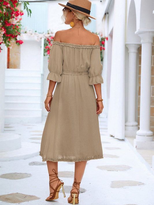 MW | Gekräuseltes schulterfreies Midikleid mit Volantärmel