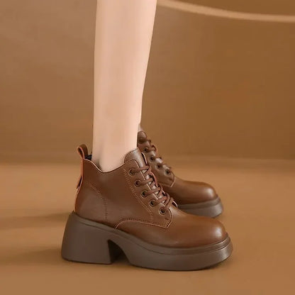 Lässige und stützende orthopädische Stiefel