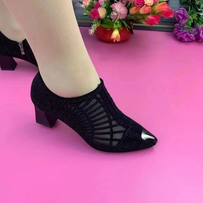 Elegante und stützende orthopädische Sandalen