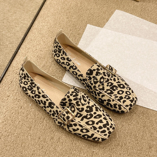 Elegante und stützende orthopädische Turnschuhe