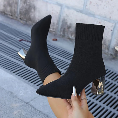 Lässige und stützende orthopädische Stiefel