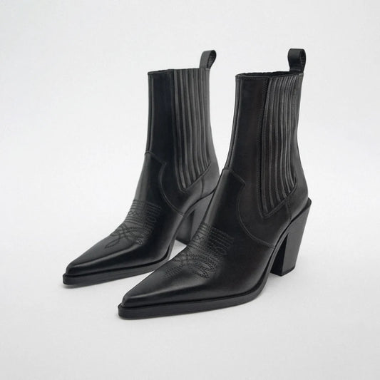 Bequeme und modische orthopädische Stiefel