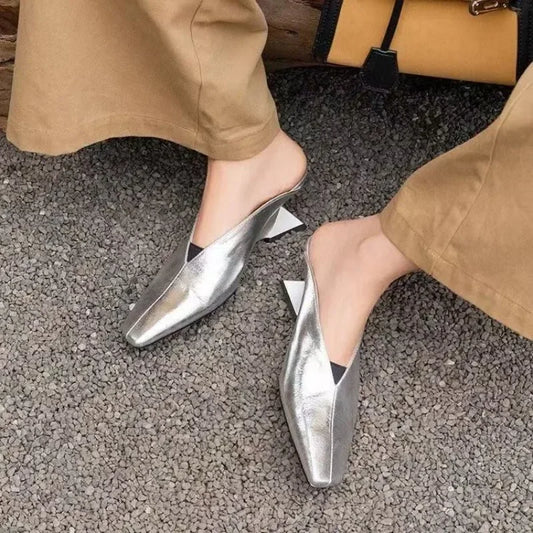 Elegante und stützende orthopädische Sandalen