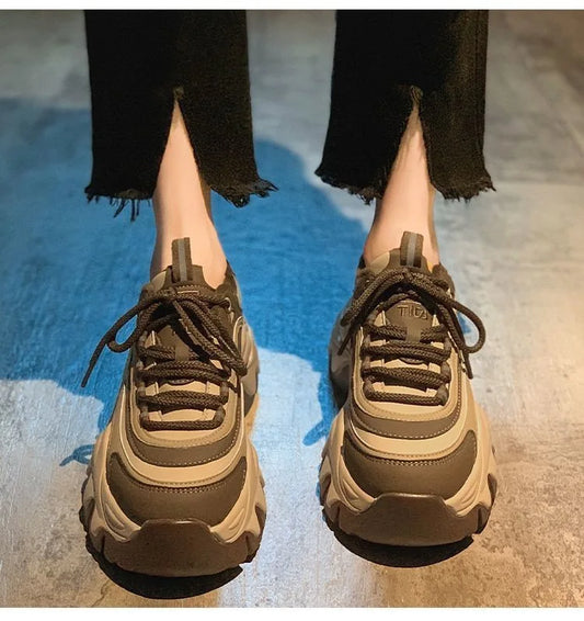 Elegante und stützende orthopädische Turnschuhe