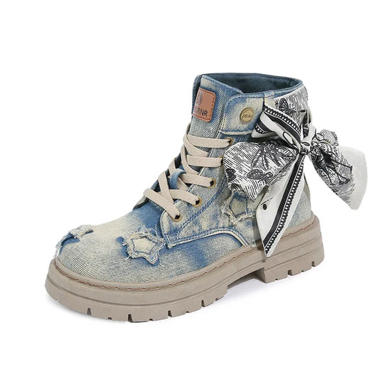 Modische und stützende orthopädische Stiefel