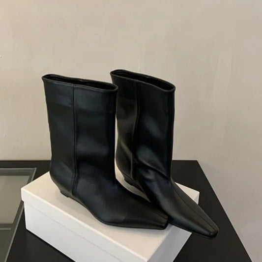 Modische und stützende orthopädische Stiefel
