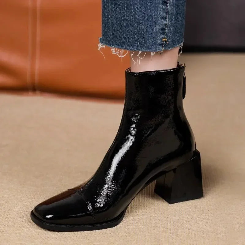 Maßgeschneiderte und bequeme orthopädische Stiefel
