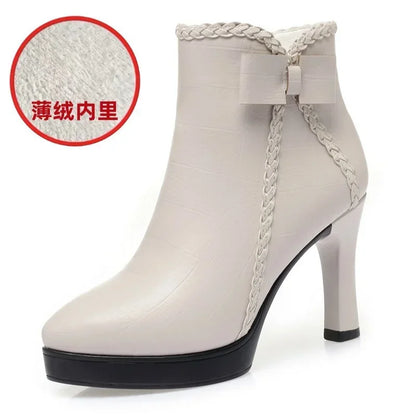 Elegante und stützende orthopädische Stiefel