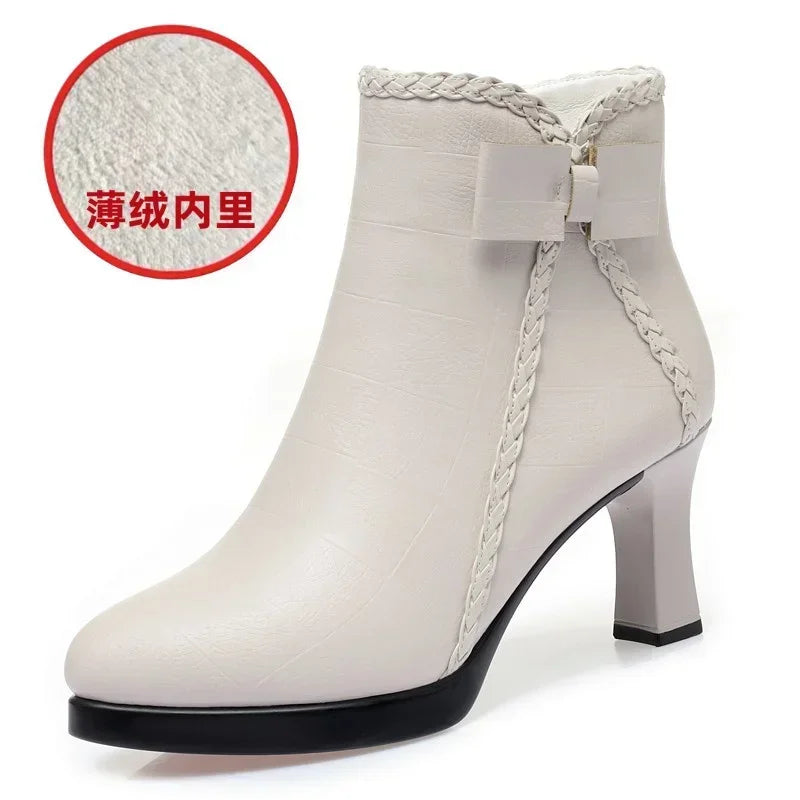 Elegante und stützende orthopädische Stiefel
