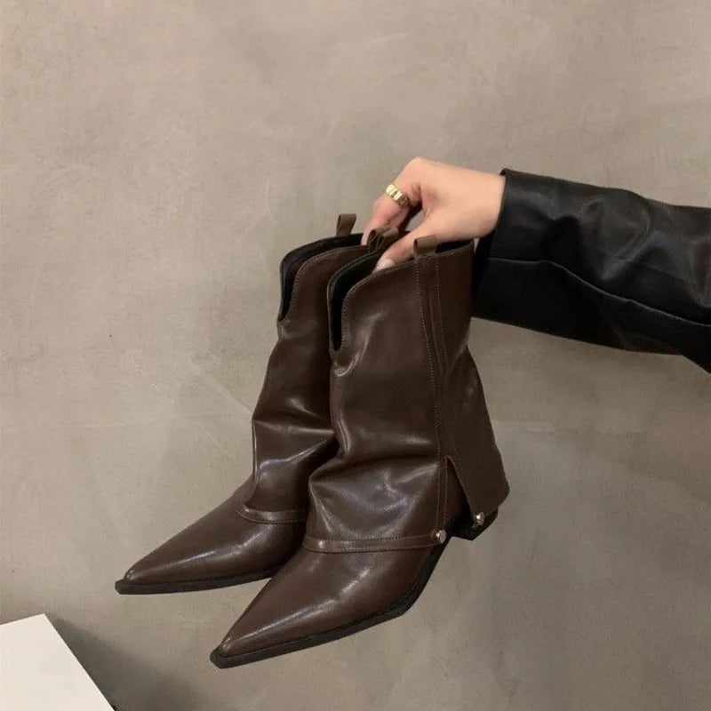 Elegante und stützende orthopädische Stiefel