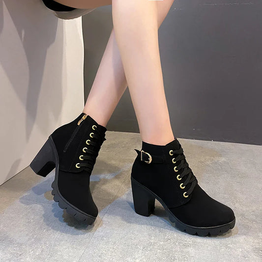 Elegante und stützende orthopädische Stiefel