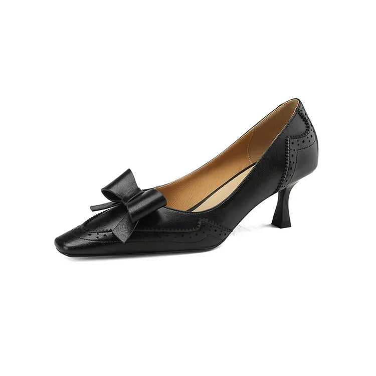 Elegante und stützende orthopädische Absätze