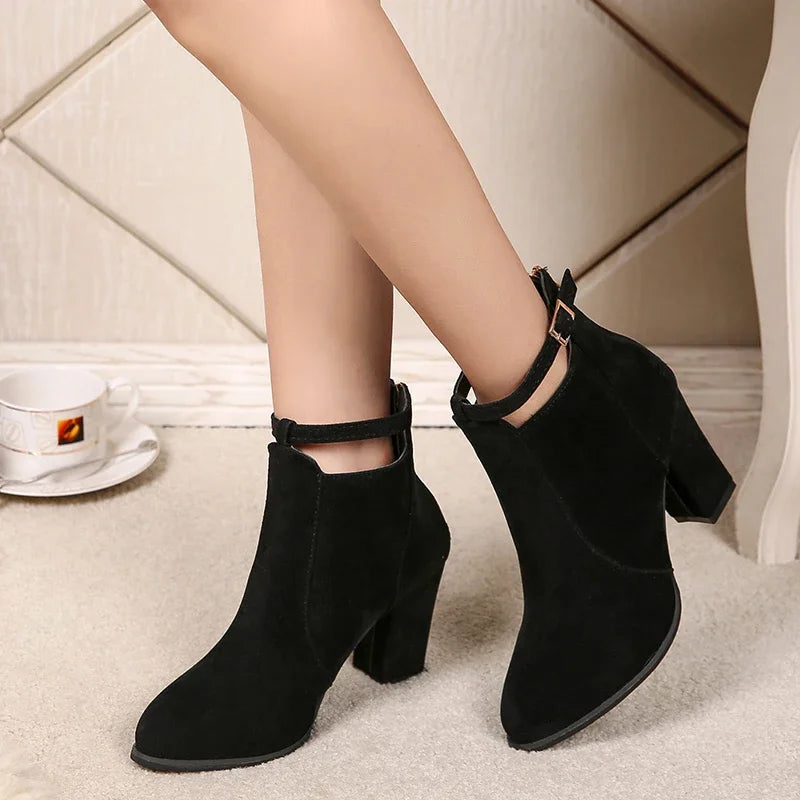 Bequeme und modische orthopädische Stiefel