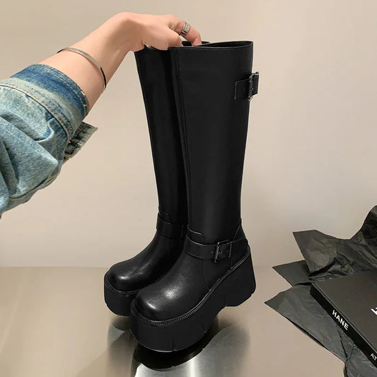 Stützende und trendige orthopädische Stiefel