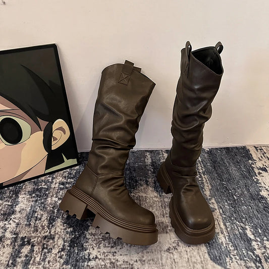 Stützende und stilvolle orthopädische Stiefel